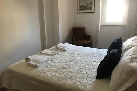 Cornalia Apartman *